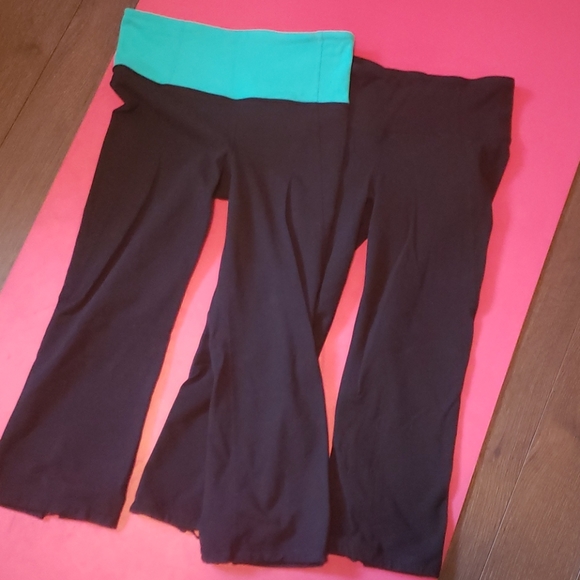 2 pairs lululemon crops - Picture 5 of 6